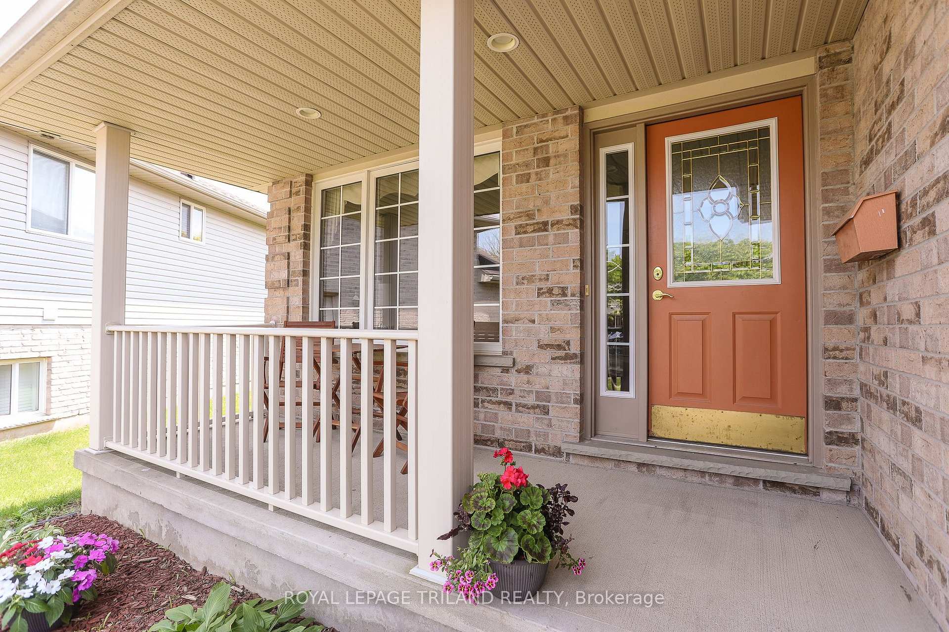 Photo 2 of 20 Linden Lane, St. Thomas — HOMEH