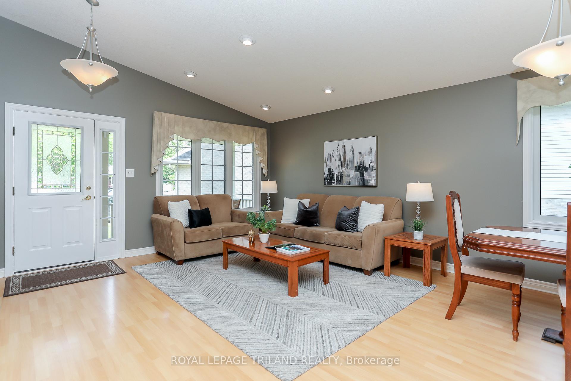 Photo 4 of 20 Linden Lane, St. Thomas — HOMEH
