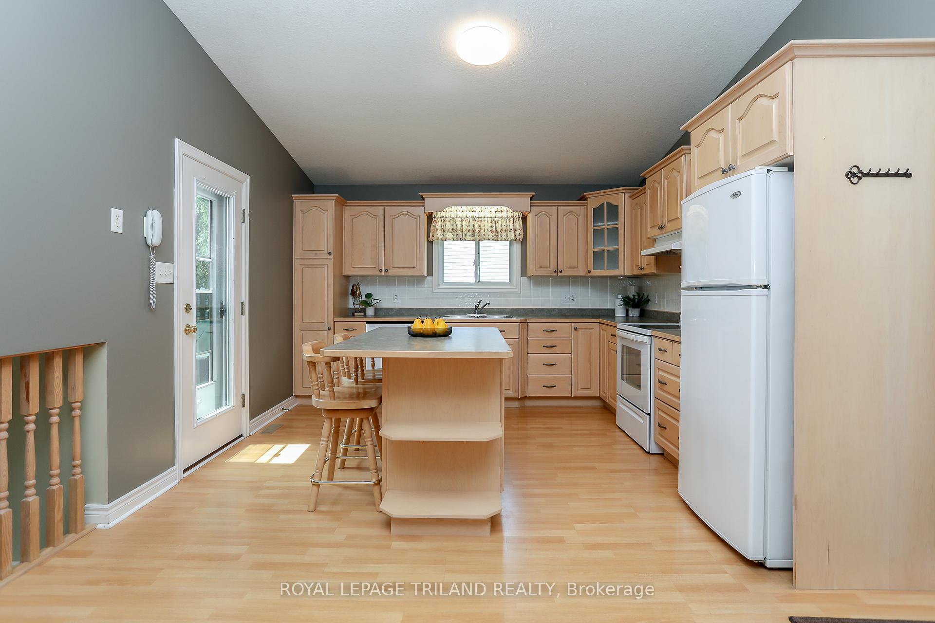 Photo 7 of 20 Linden Lane, St. Thomas — HOMEH