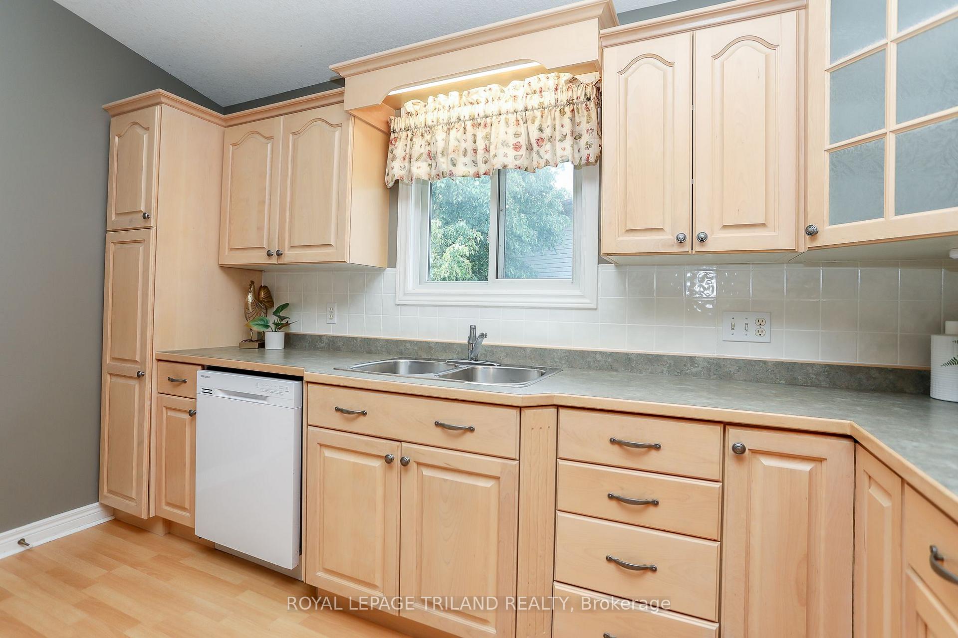 Photo 9 of 20 Linden Lane, St. Thomas — HOMEH