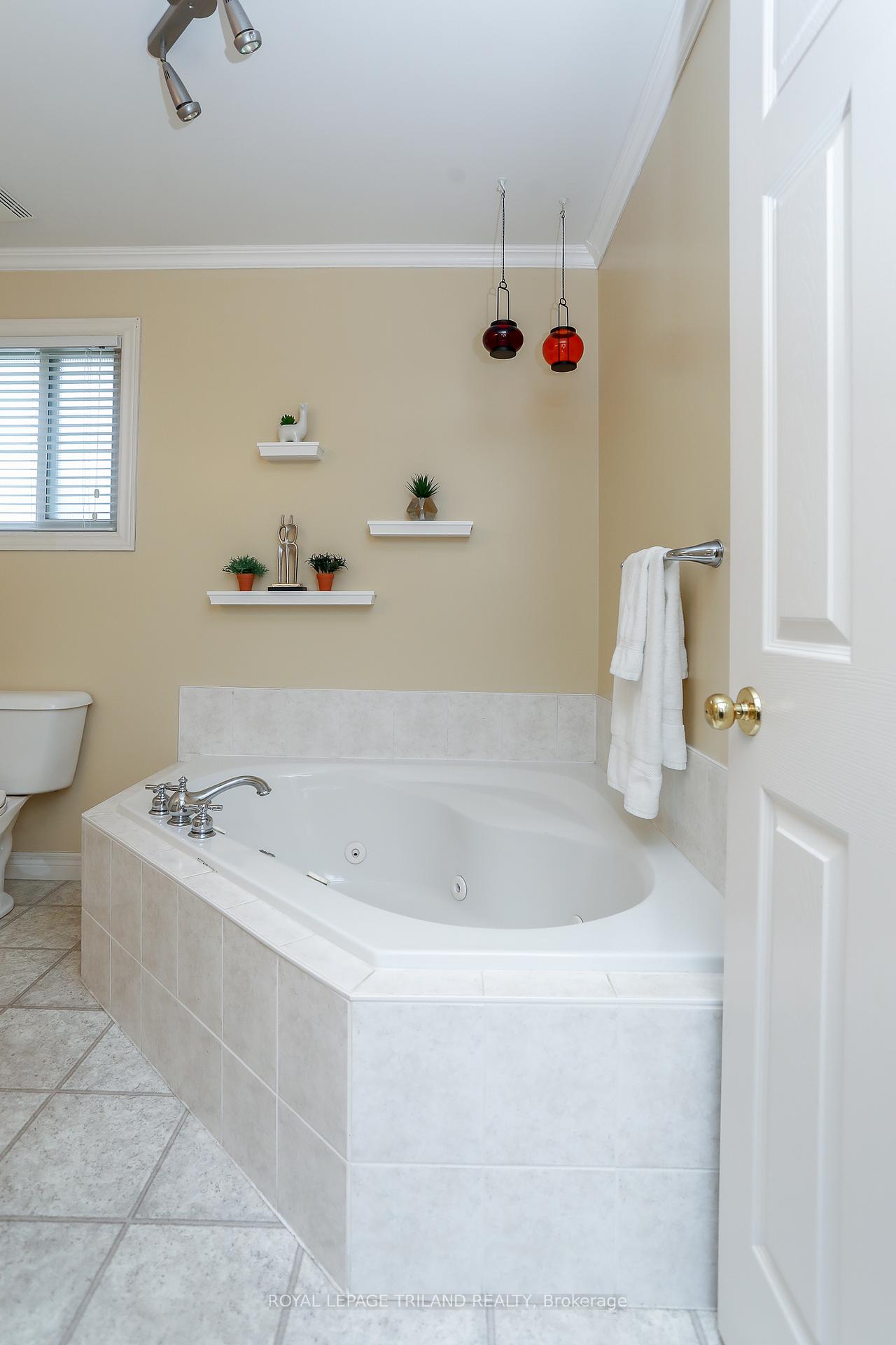 Photo 17 of 20 Linden Lane, St. Thomas — HOMEH