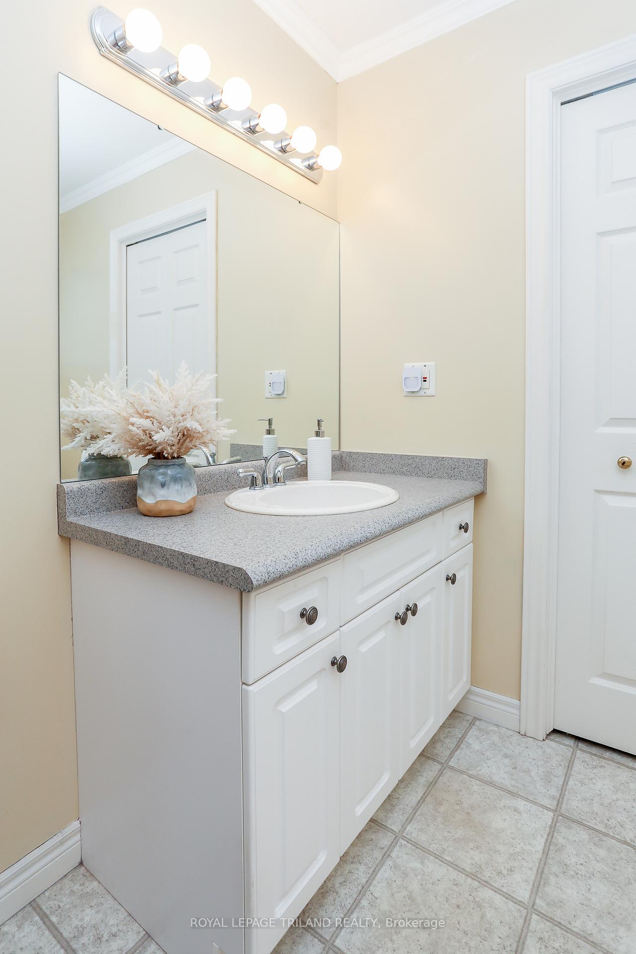 Photo 18 of 20 Linden Lane, St. Thomas — HOMEH