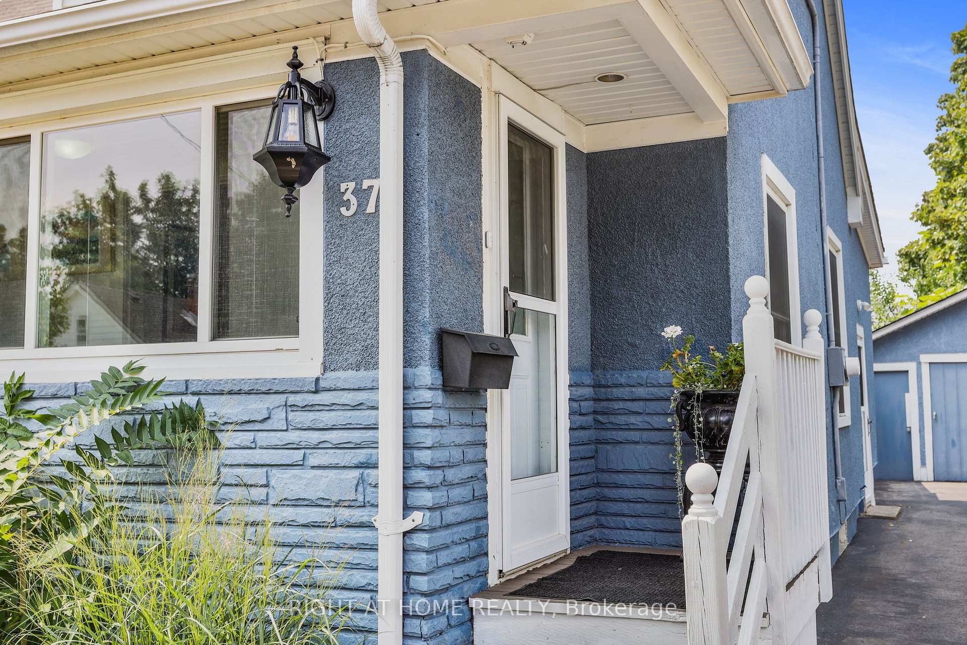 Photo 2 of 37 Cosby Avenue, St. Catharines, Facer — HOMEH