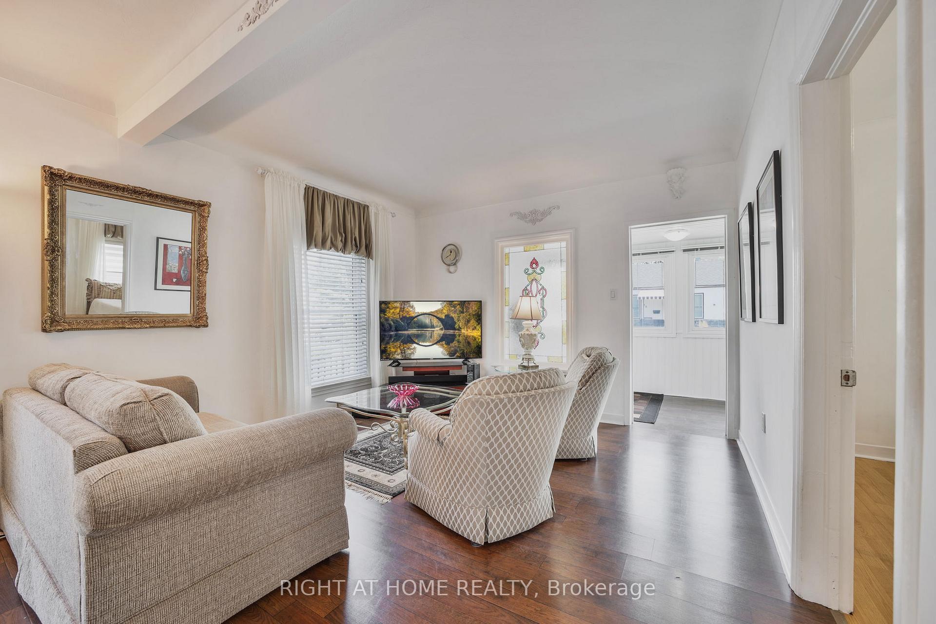 Photo 4 of 37 Cosby Avenue, St. Catharines, Facer — HOMEH