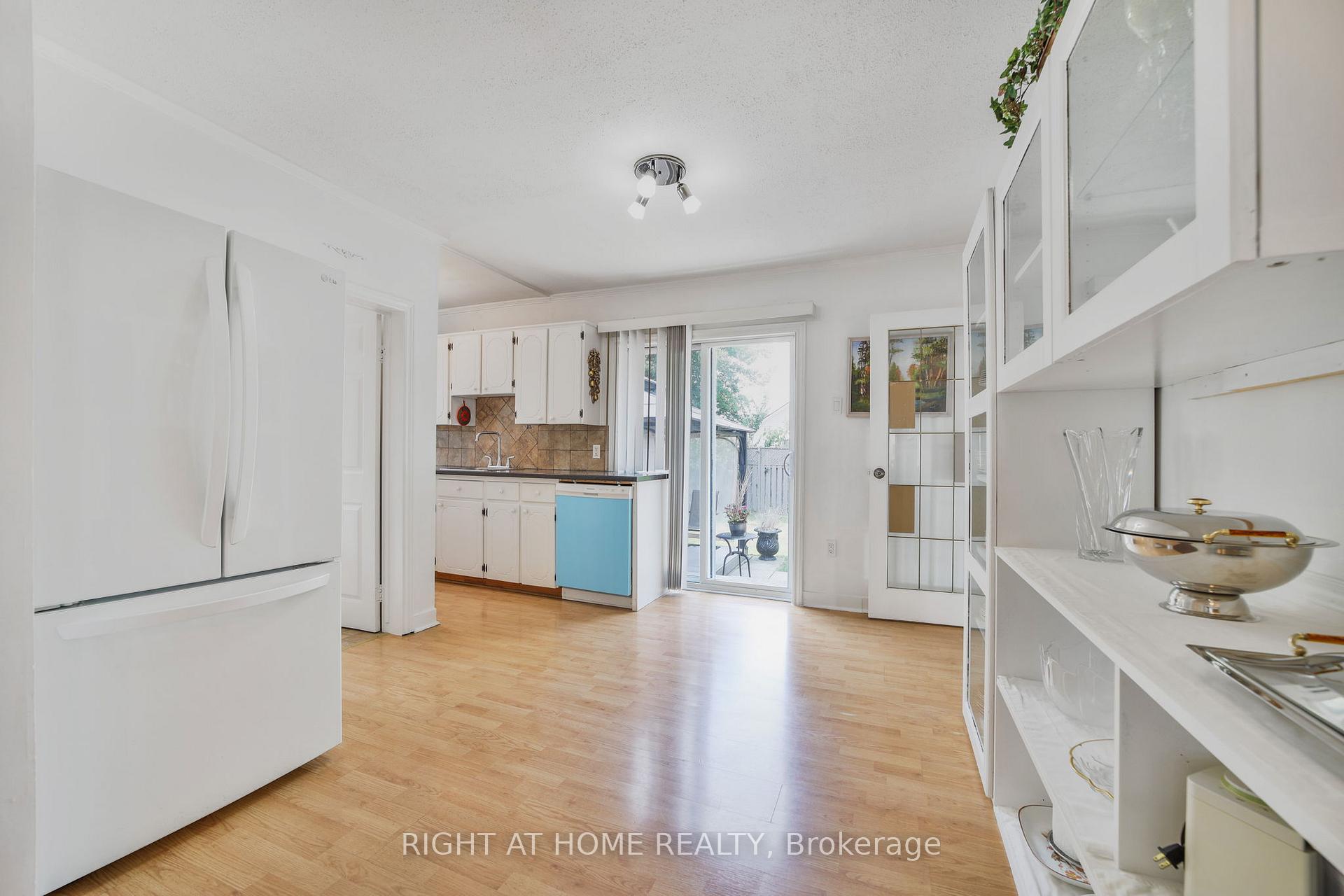 Photo 6 of 37 Cosby Avenue, St. Catharines, Facer — HOMEH