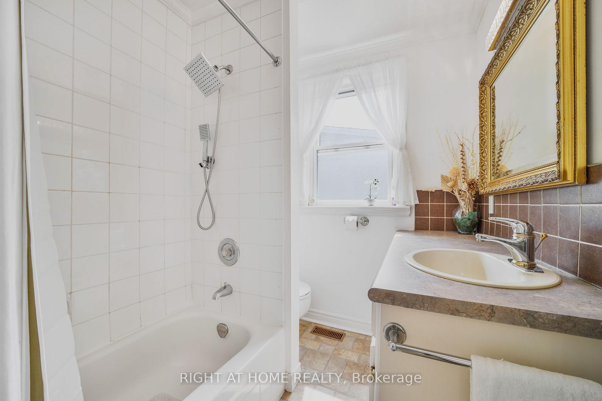 Photo 17 of 37 Cosby Avenue, St. Catharines, Facer — HOMEH
