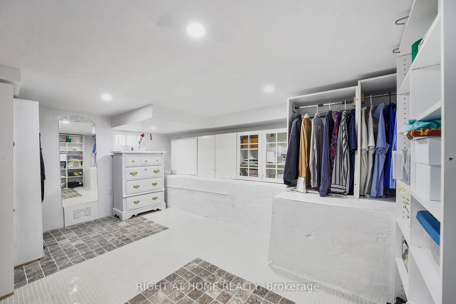 Photo 20 of 37 Cosby Avenue, St. Catharines, Facer — HOMEH