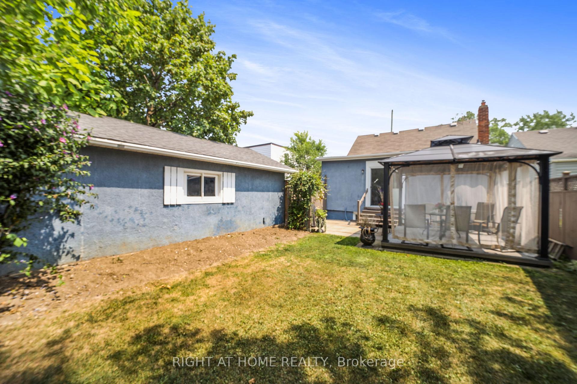 Photo 23 of 37 Cosby Avenue, St. Catharines, Facer — HOMEH
