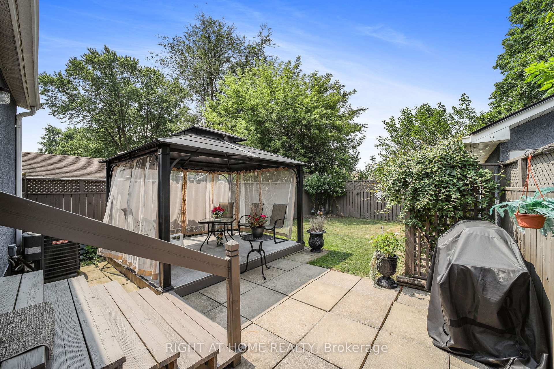 Photo 25 of 37 Cosby Avenue, St. Catharines, Facer — HOMEH