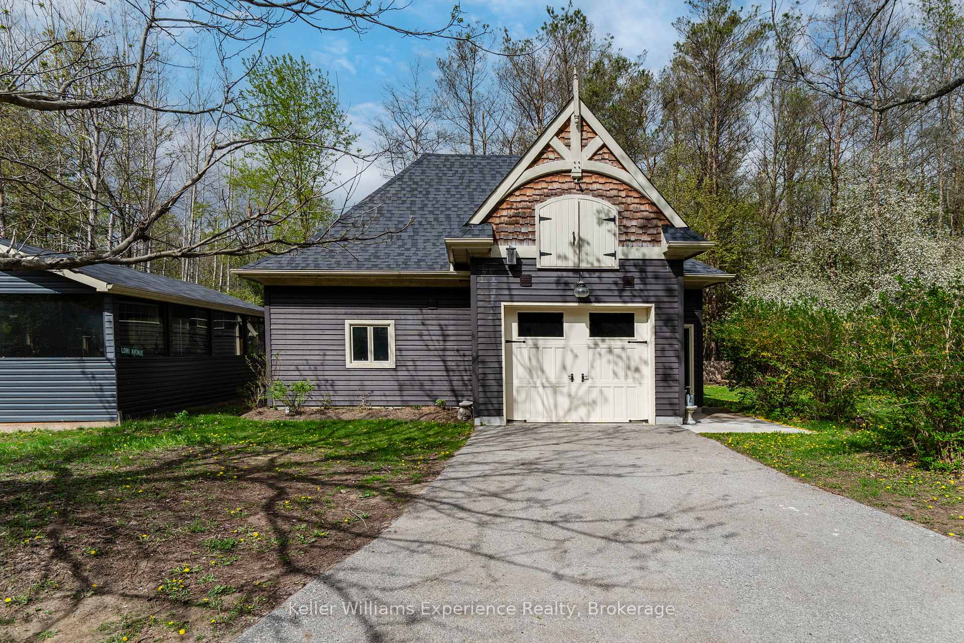 Photo 3 of 1051 Old Second Road N, Springwater, Rural Springwater — HOMEH