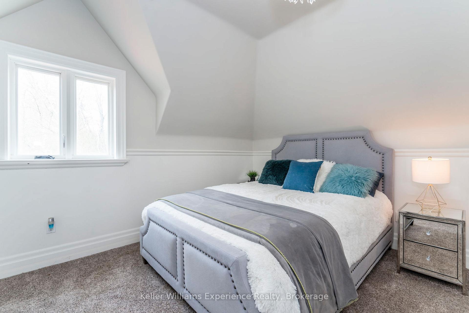 Photo 18 of 1051 Old Second Road N, Springwater, Rural Springwater — HOMEH