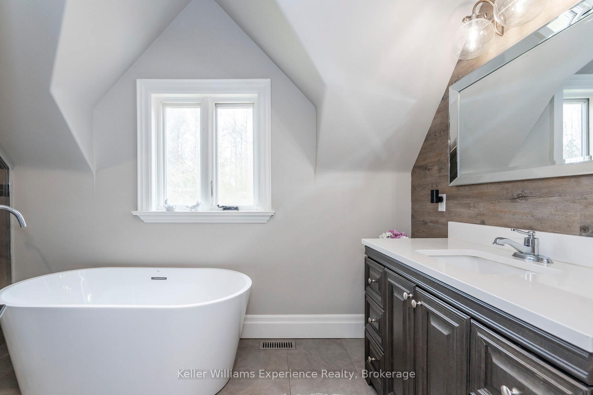 Photo 21 of 1051 Old Second Road N, Springwater, Rural Springwater — HOMEH