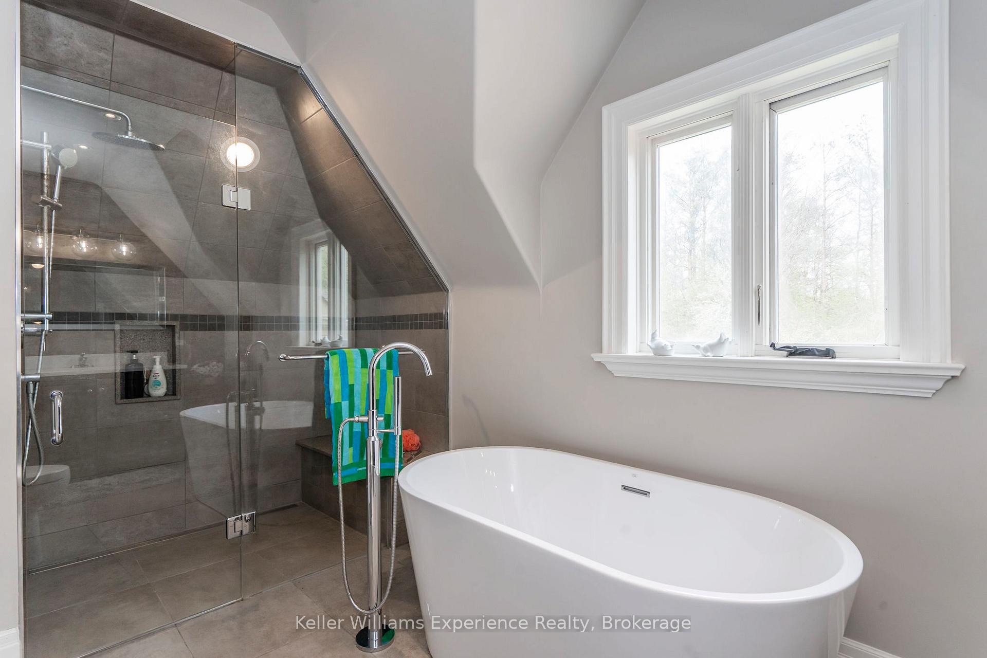 Photo 22 of 1051 Old Second Road N, Springwater, Rural Springwater — HOMEH