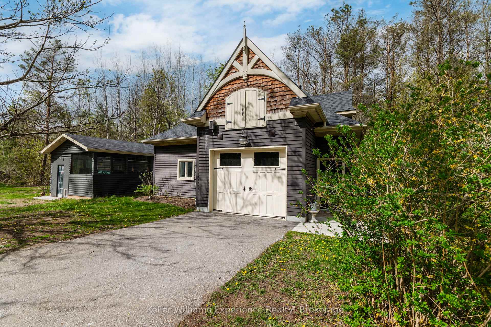 Photo 32 of 1051 Old Second Road N, Springwater, Rural Springwater — HOMEH