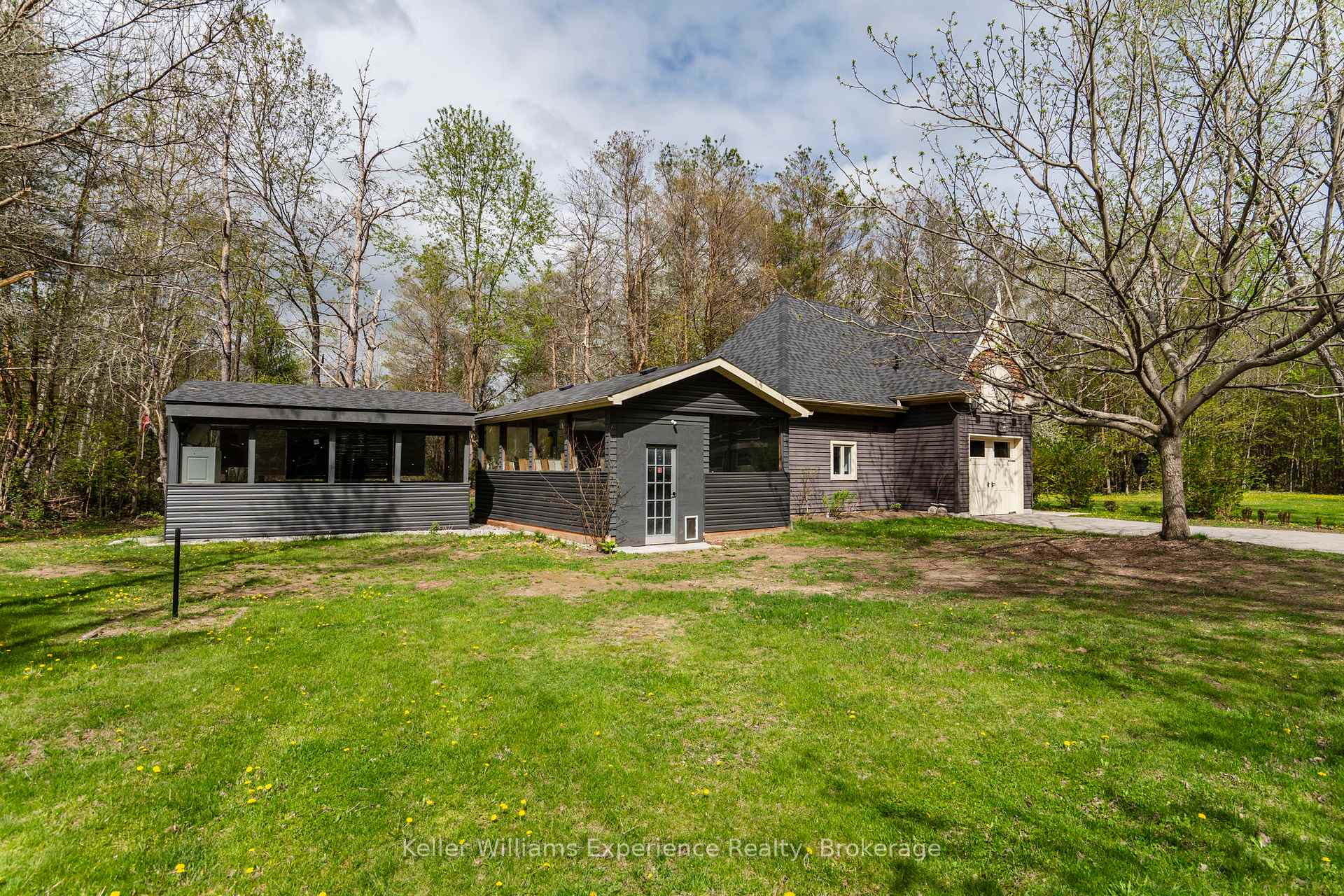 Photo 40 of 1051 Old Second Road N, Springwater, Rural Springwater — HOMEH