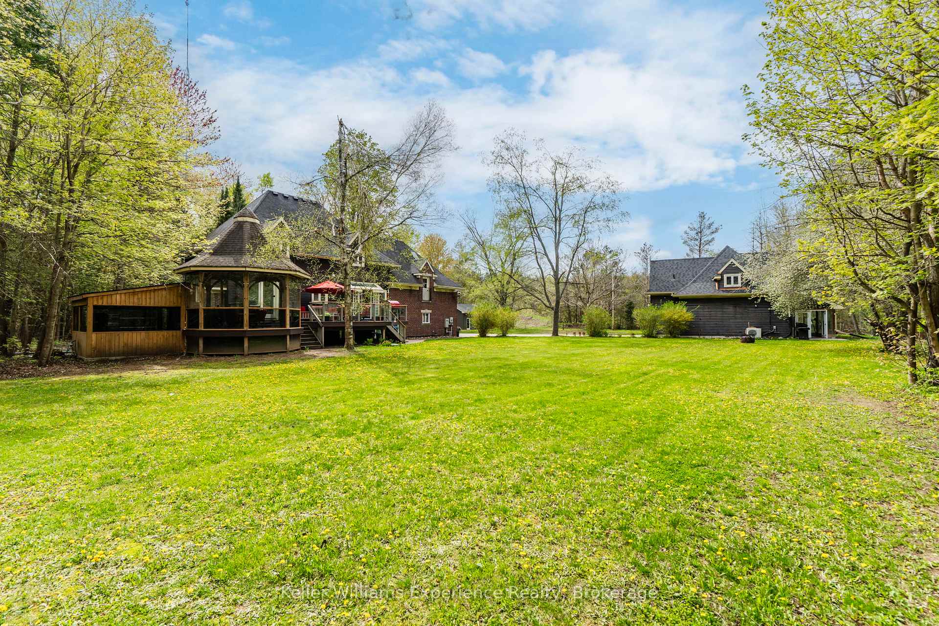 Photo 41 of 1051 Old Second Road N, Springwater, Rural Springwater — HOMEH