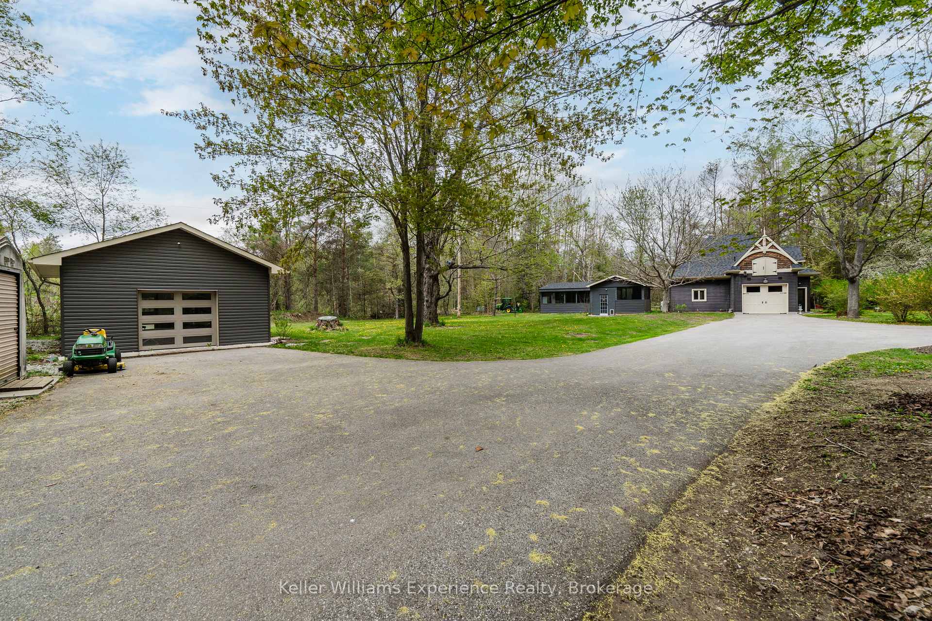 Photo 46 of 1051 Old Second Road N, Springwater, Rural Springwater — HOMEH