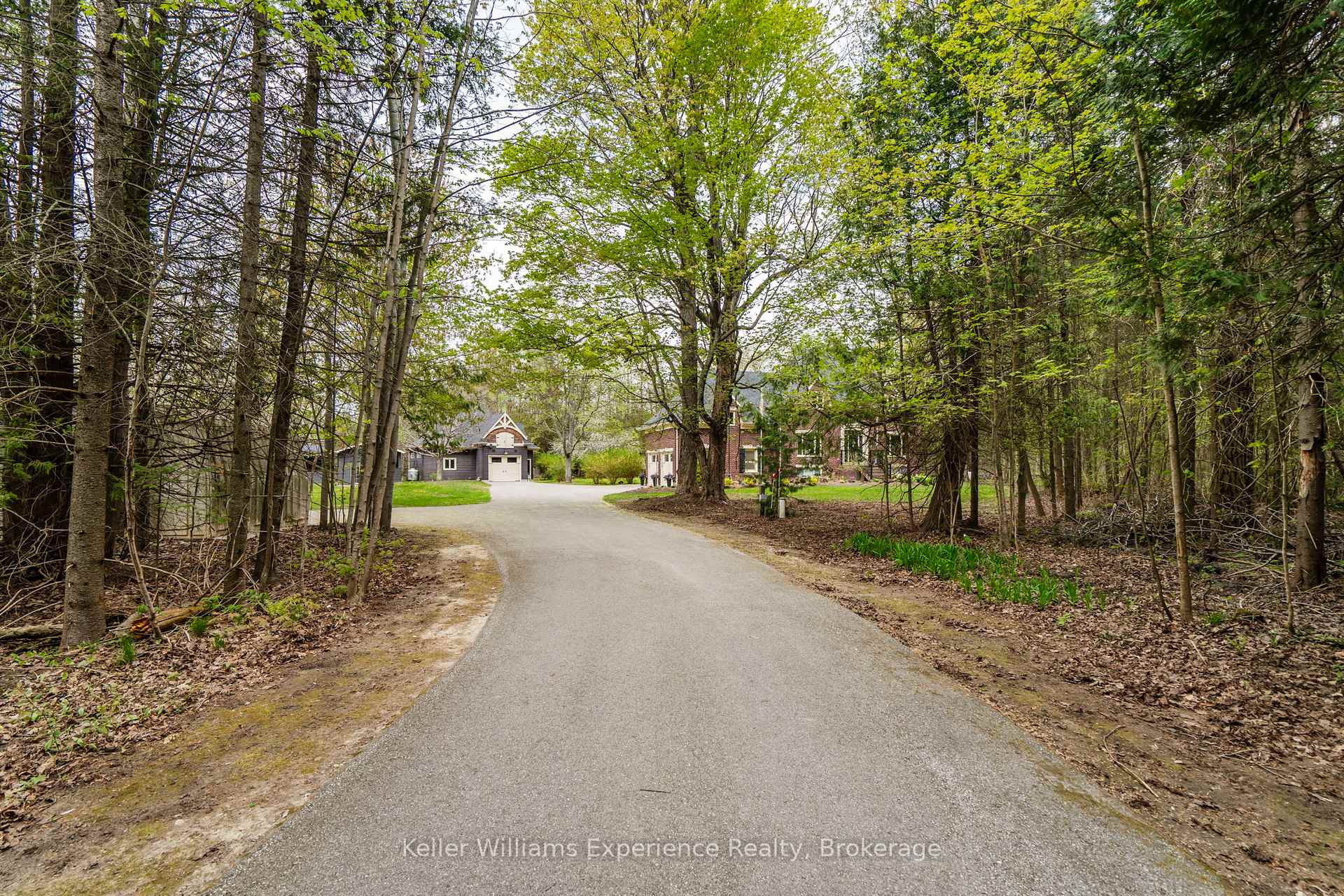 Photo 47 of 1051 Old Second Road N, Springwater, Rural Springwater — HOMEH