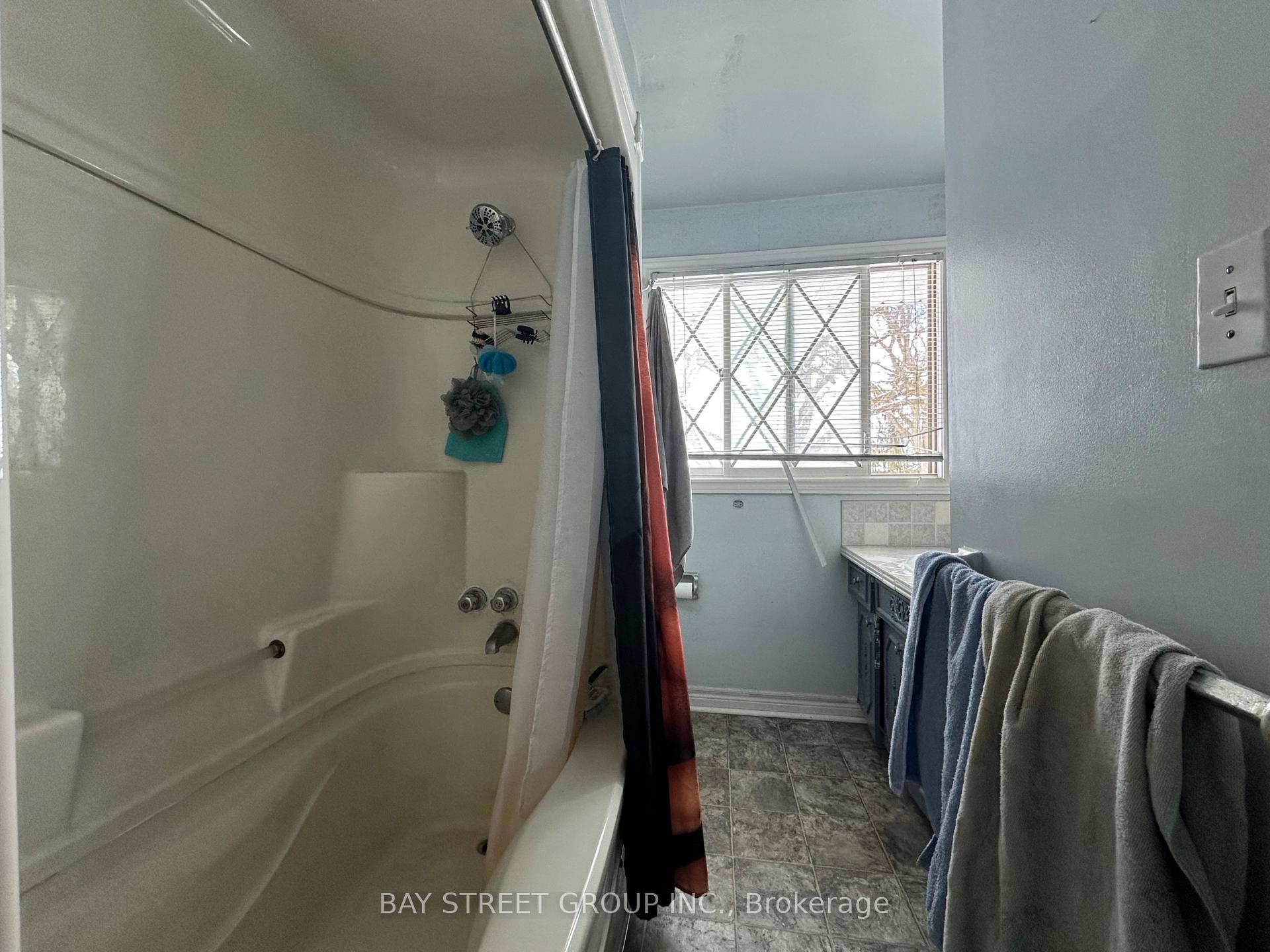 Photo 7 of 8 Balmoral Place E, St. Catharines, Oakdale — HOMEH
