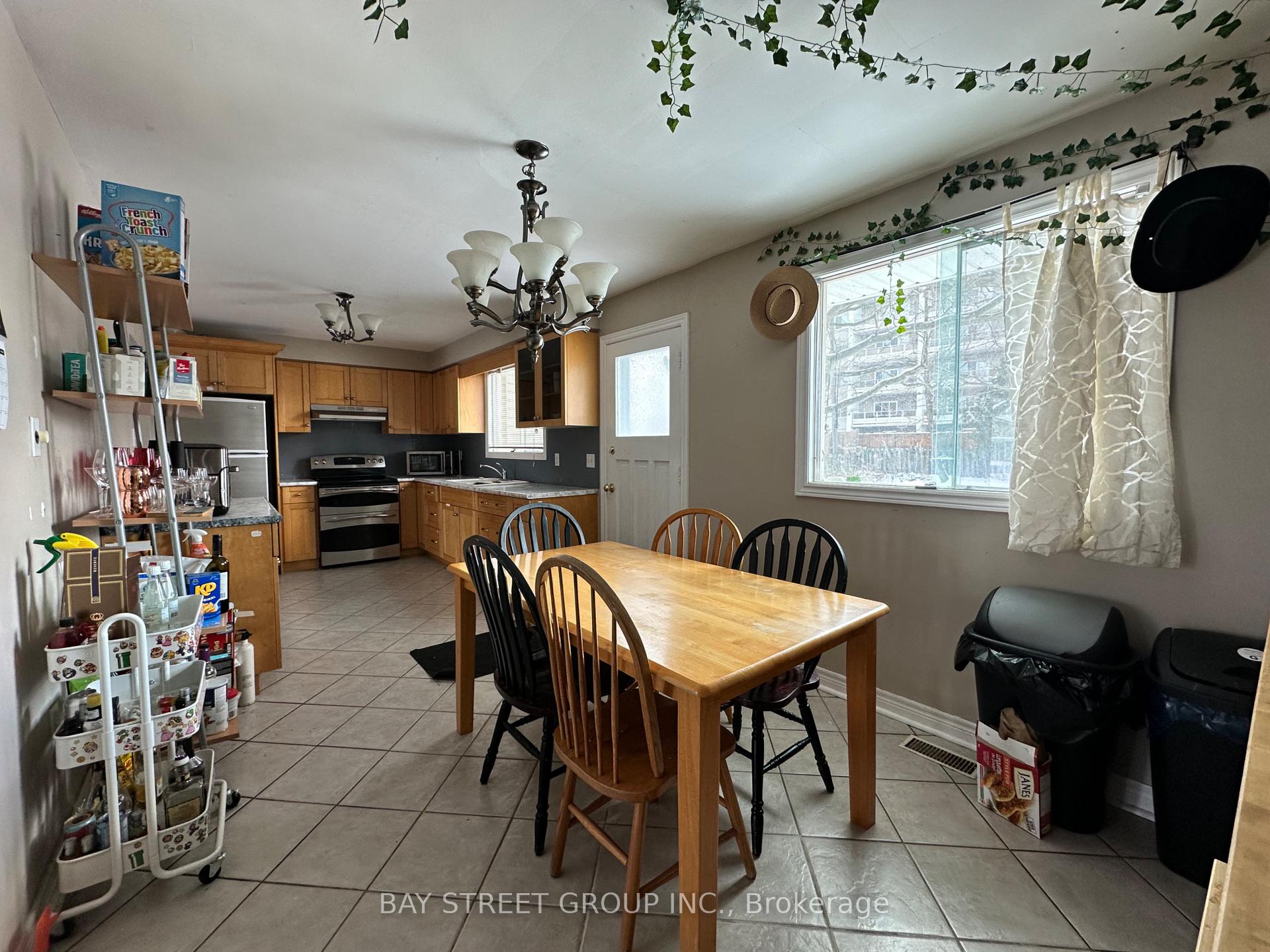 Photo 9 of 8 Balmoral Place E, St. Catharines, Oakdale — HOMEH