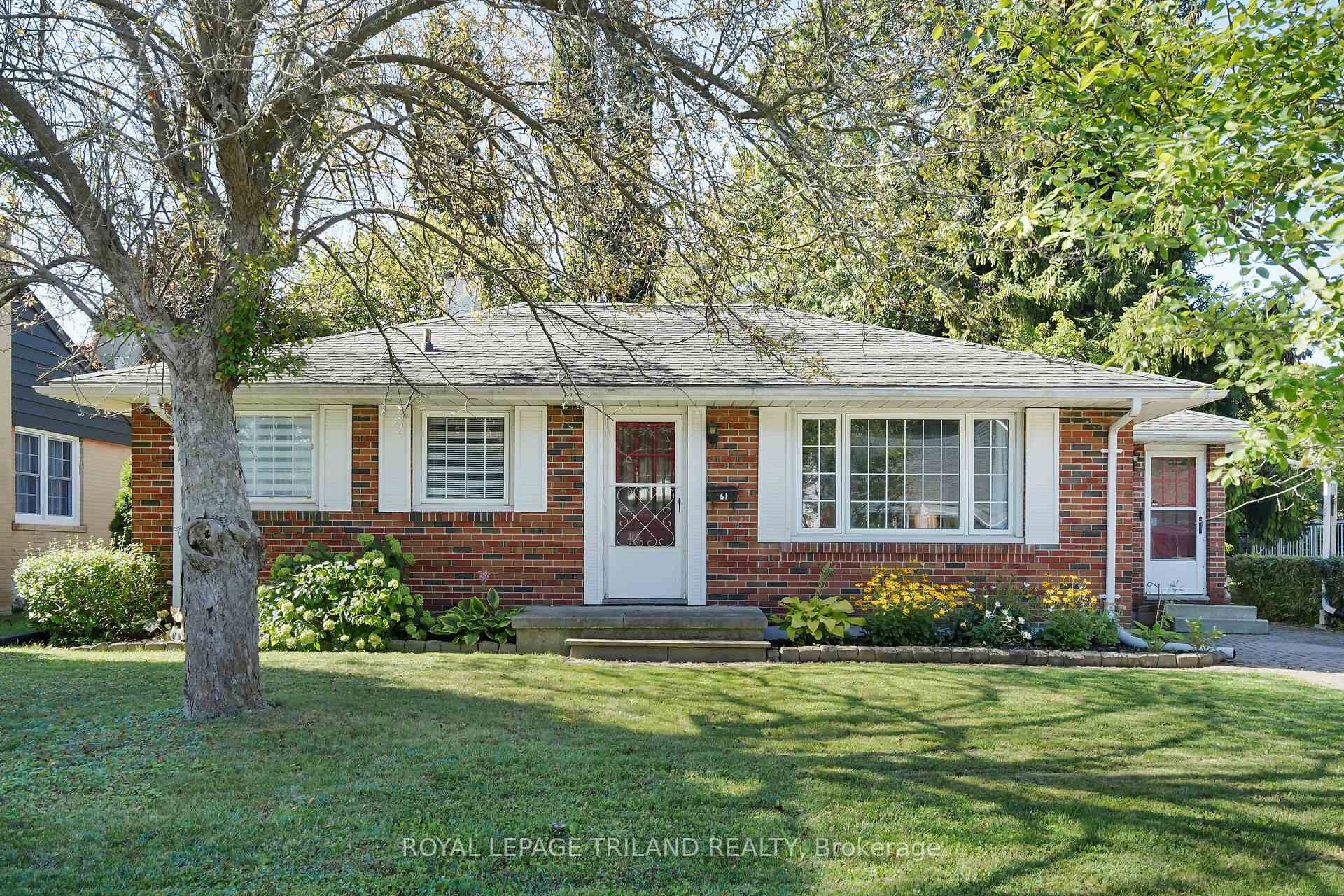 Photo 3 of 61 Churchill Crescent, St. Thomas — HOMEH