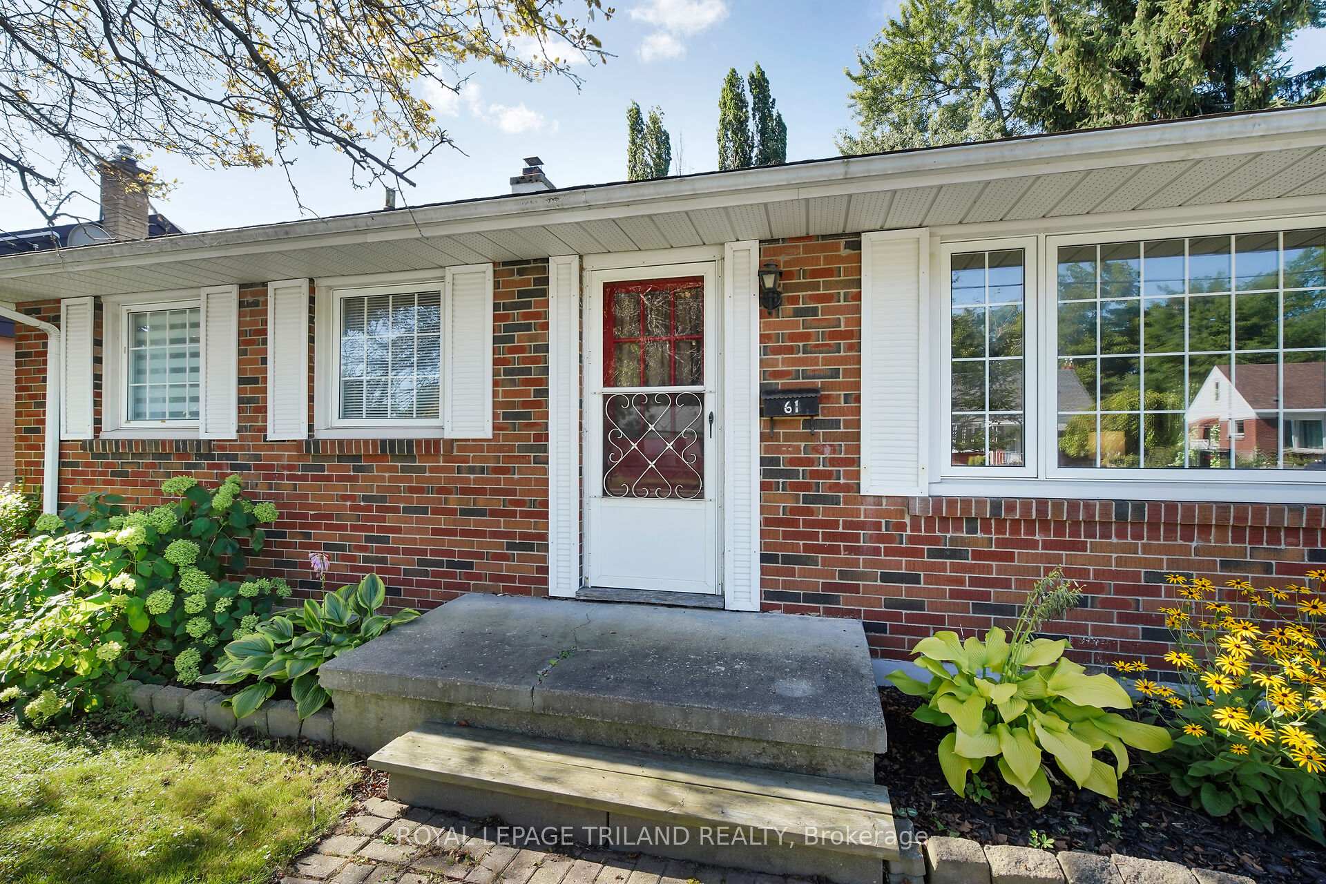 Photo 5 of 61 Churchill Crescent, St. Thomas — HOMEH