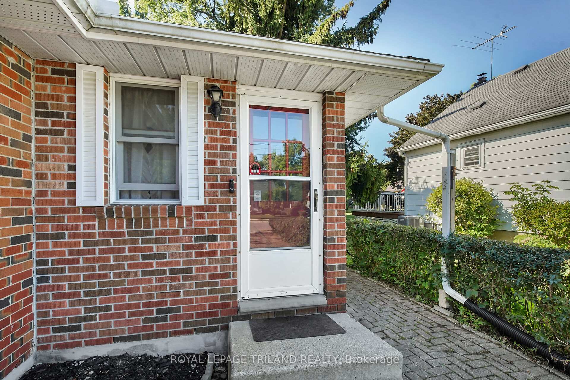 Photo 6 of 61 Churchill Crescent, St. Thomas — HOMEH