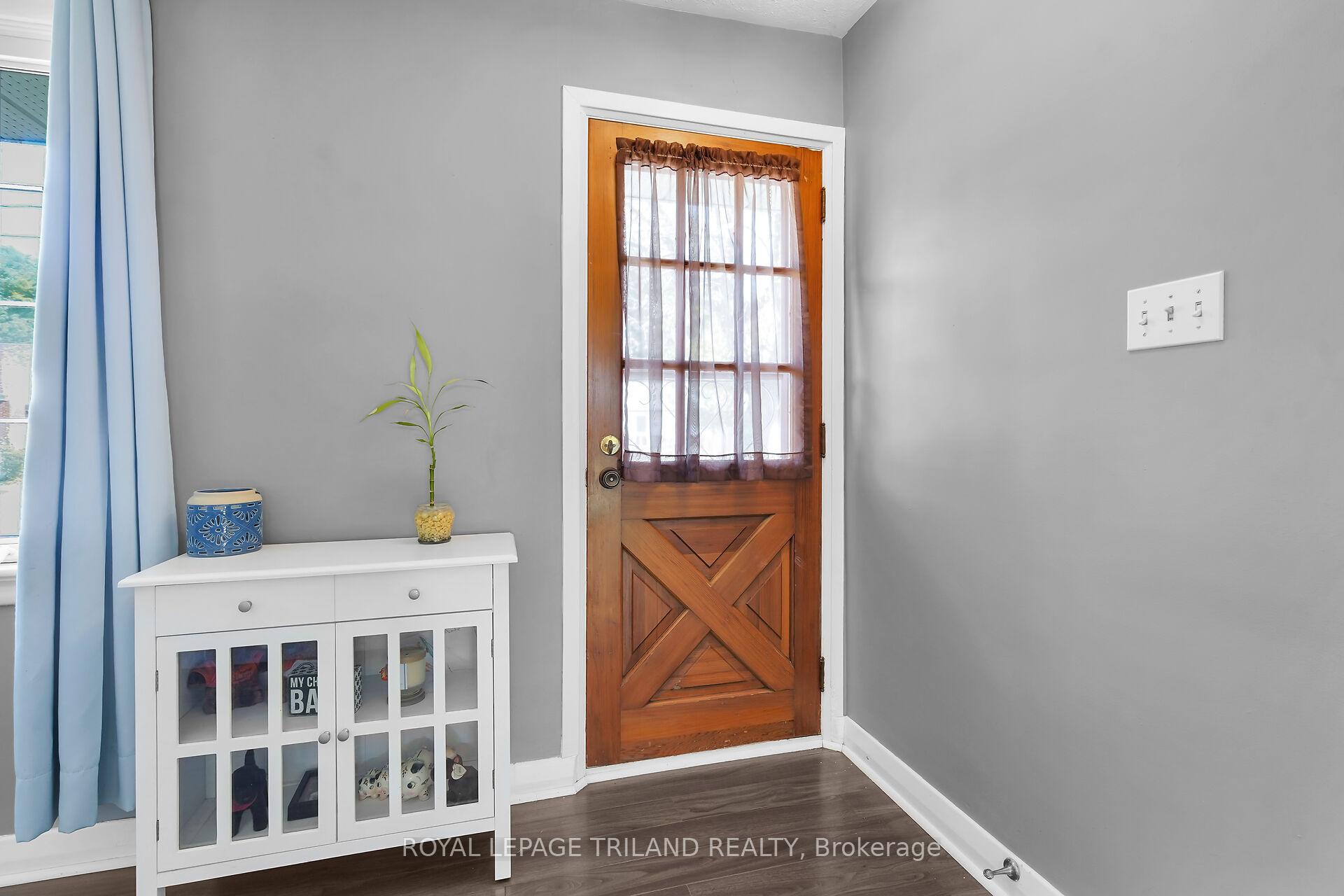 Photo 7 of 61 Churchill Crescent, St. Thomas — HOMEH