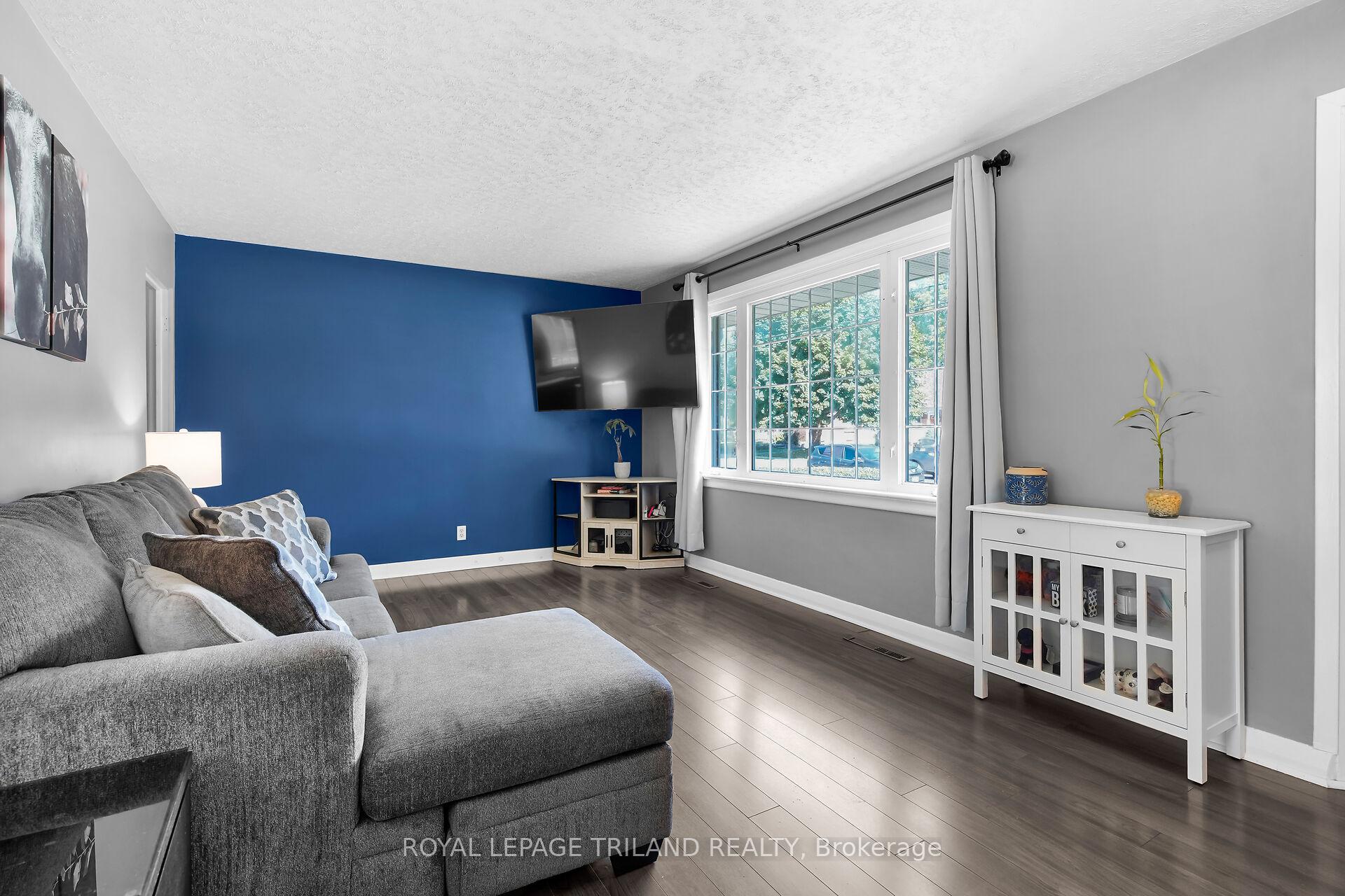Photo 9 of 61 Churchill Crescent, St. Thomas — HOMEH