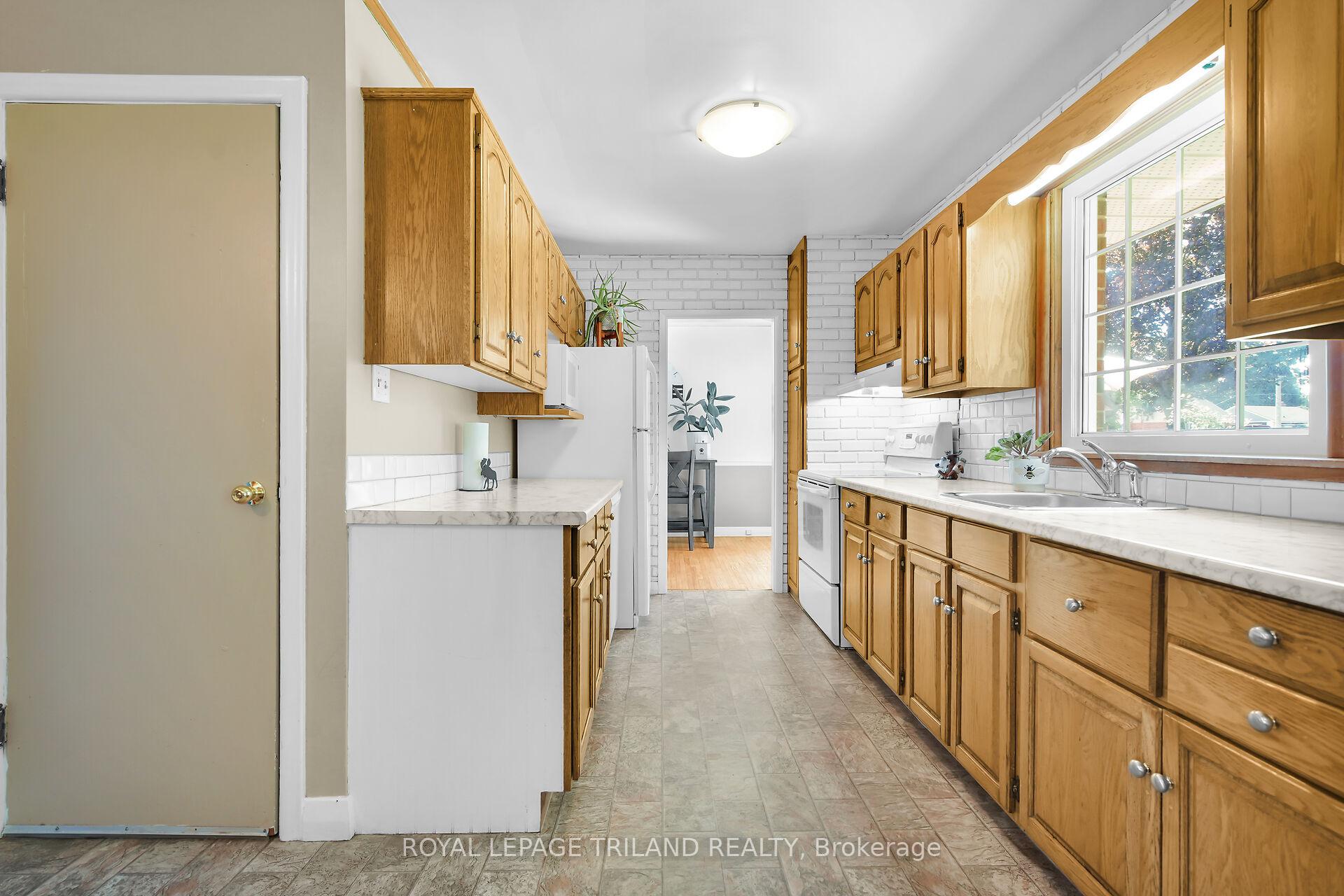 Photo 13 of 61 Churchill Crescent, St. Thomas — HOMEH