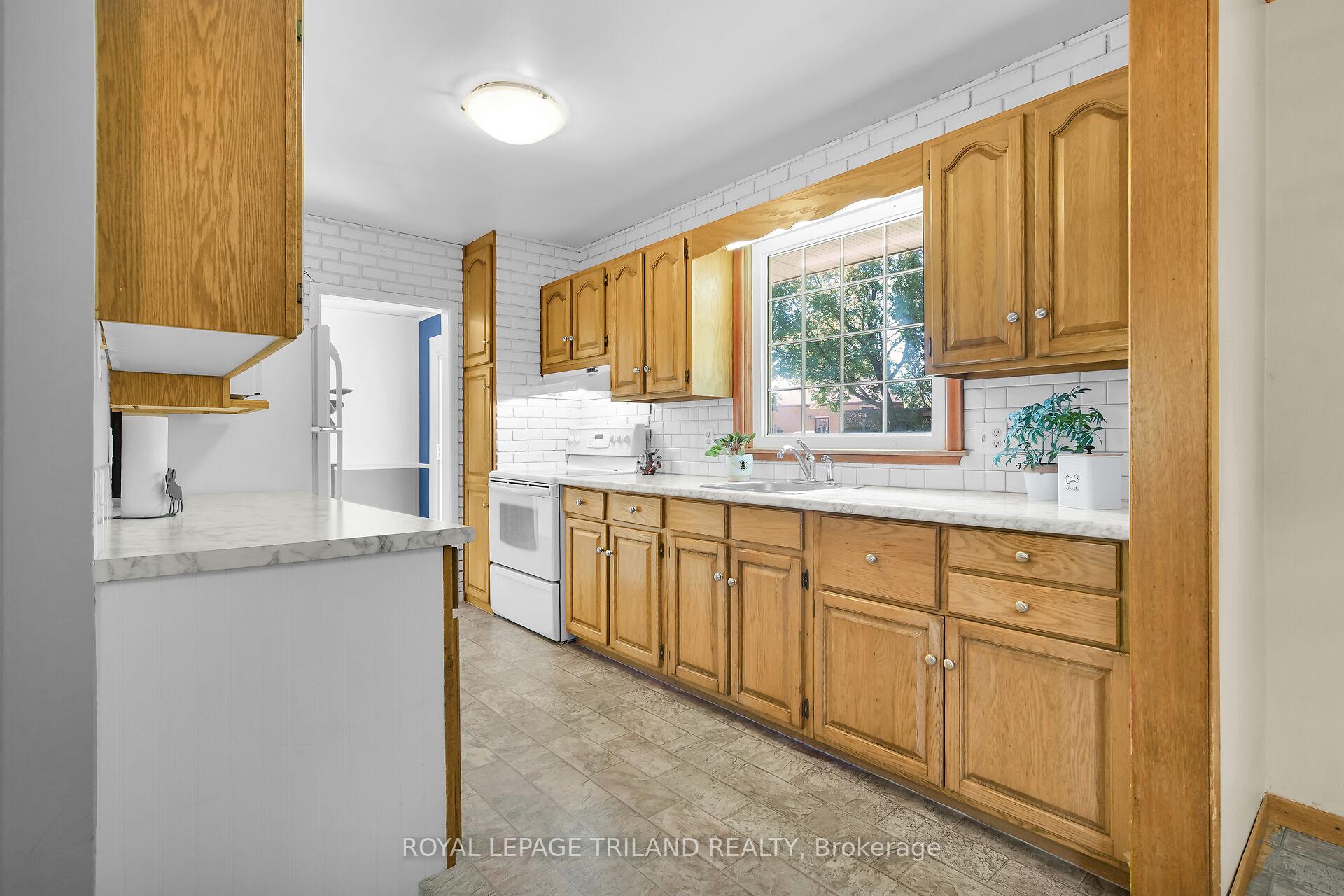Photo 14 of 61 Churchill Crescent, St. Thomas — HOMEH