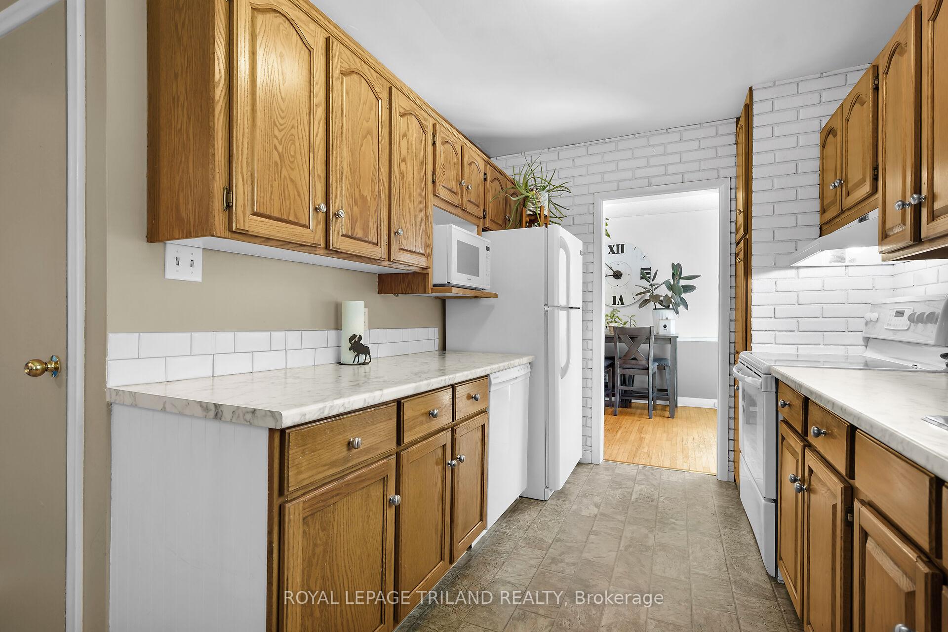 Photo 16 of 61 Churchill Crescent, St. Thomas — HOMEH