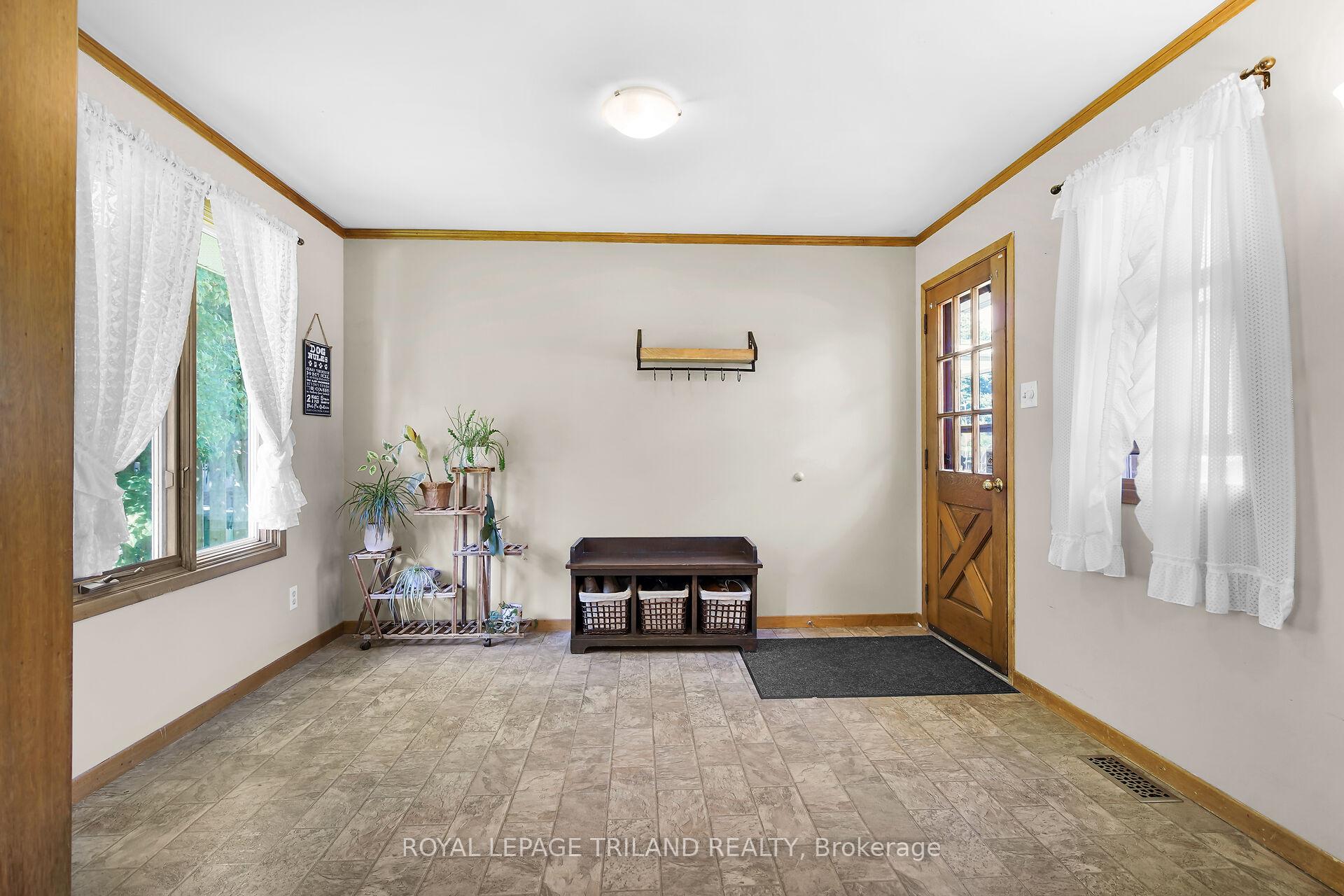 Photo 17 of 61 Churchill Crescent, St. Thomas — HOMEH