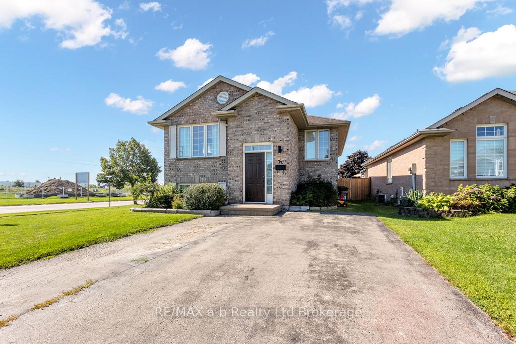 Photo 2 of 72 Ponsford Place, St. Thomas — HOMEH