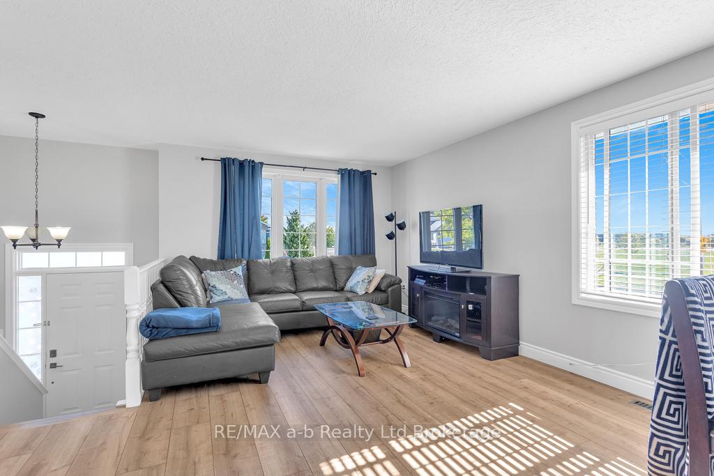 Photo 5 of 72 Ponsford Place, St. Thomas — HOMEH