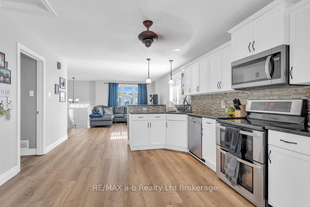 Photo 10 of 72 Ponsford Place, St. Thomas — HOMEH