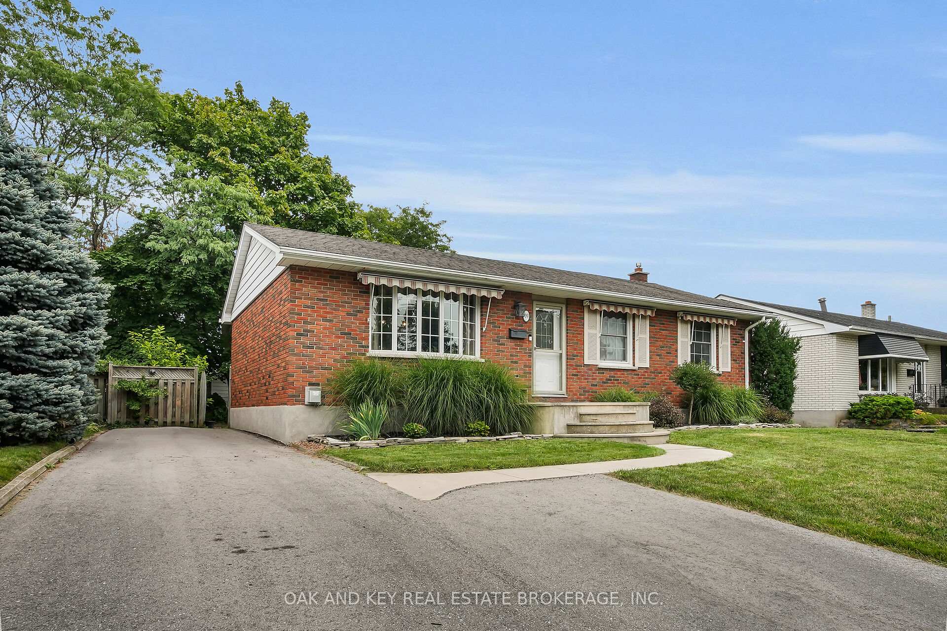 Photo 2 of 59 Dunwich Drive, St. Thomas — HOMEH