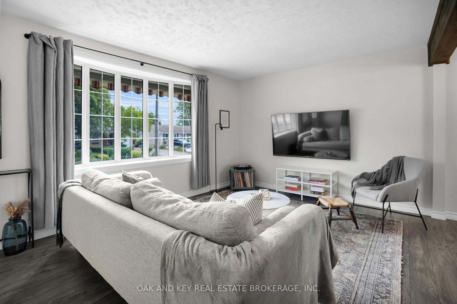 Photo 3 of 59 Dunwich Drive, St. Thomas — HOMEH