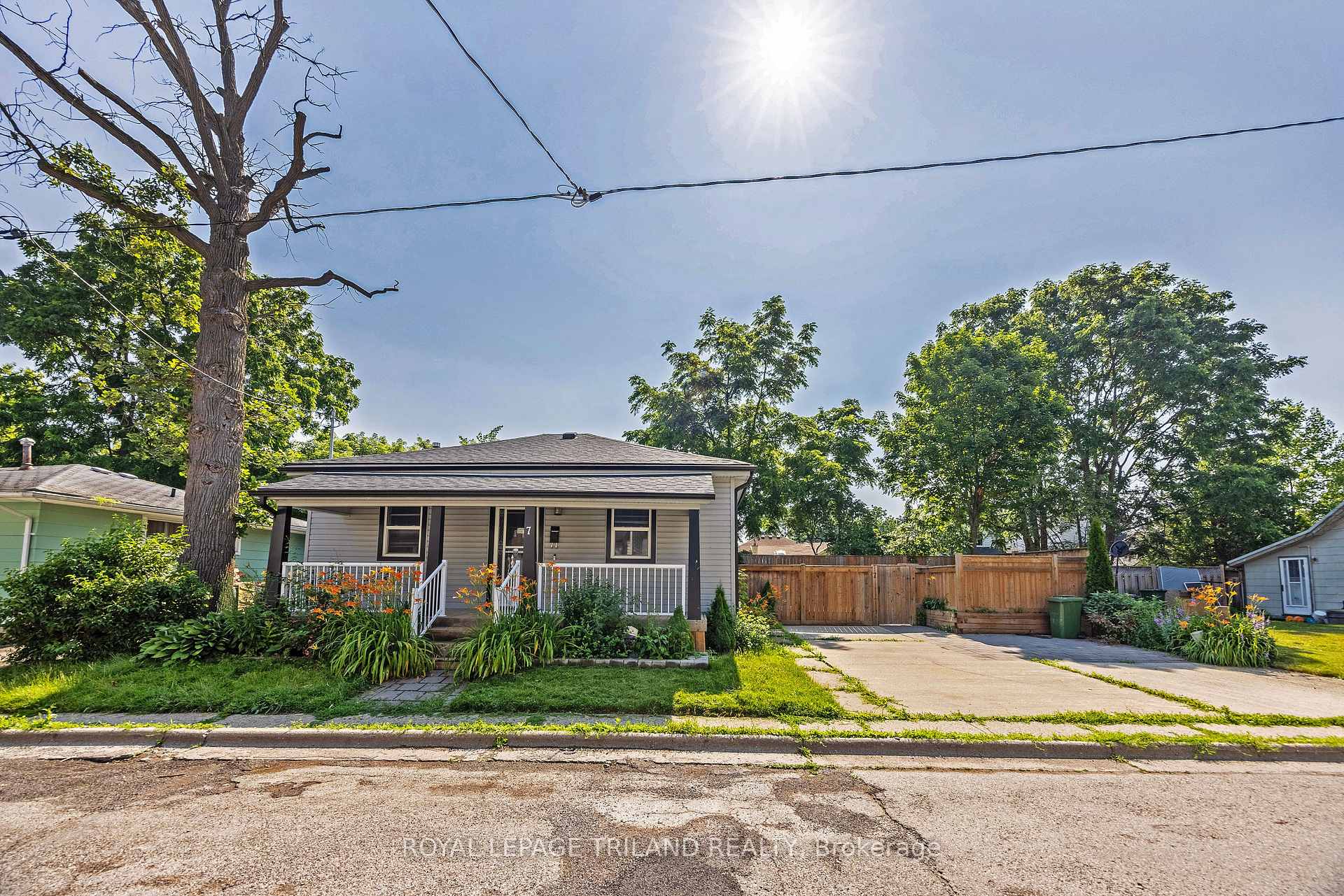 Photo 2 of 7 Penwarden Street, St. Thomas — HOMEH