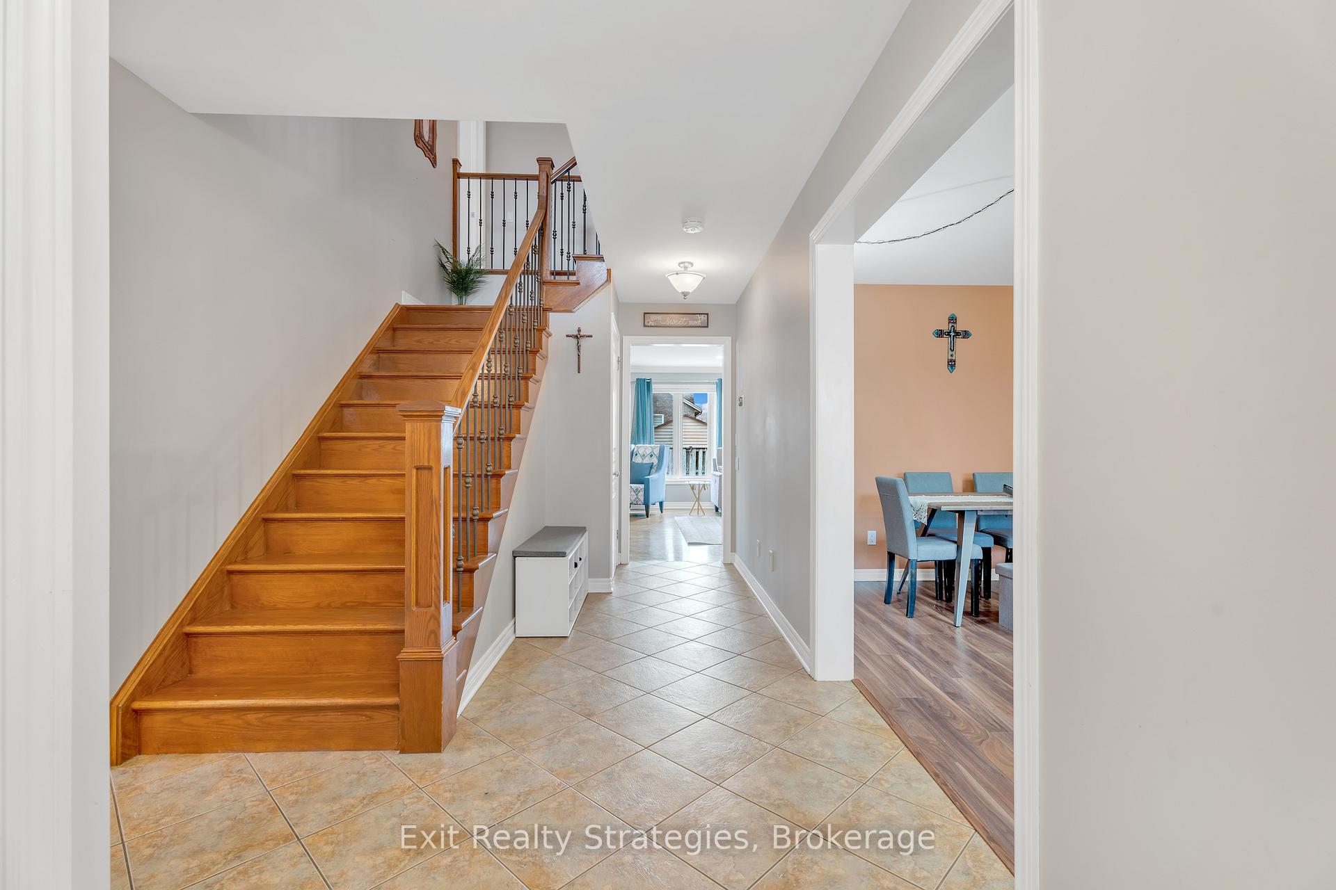 Photo 5 of 18 Briarwood Drive, St. Catharines, Rykert/Vansickle — HOMEH