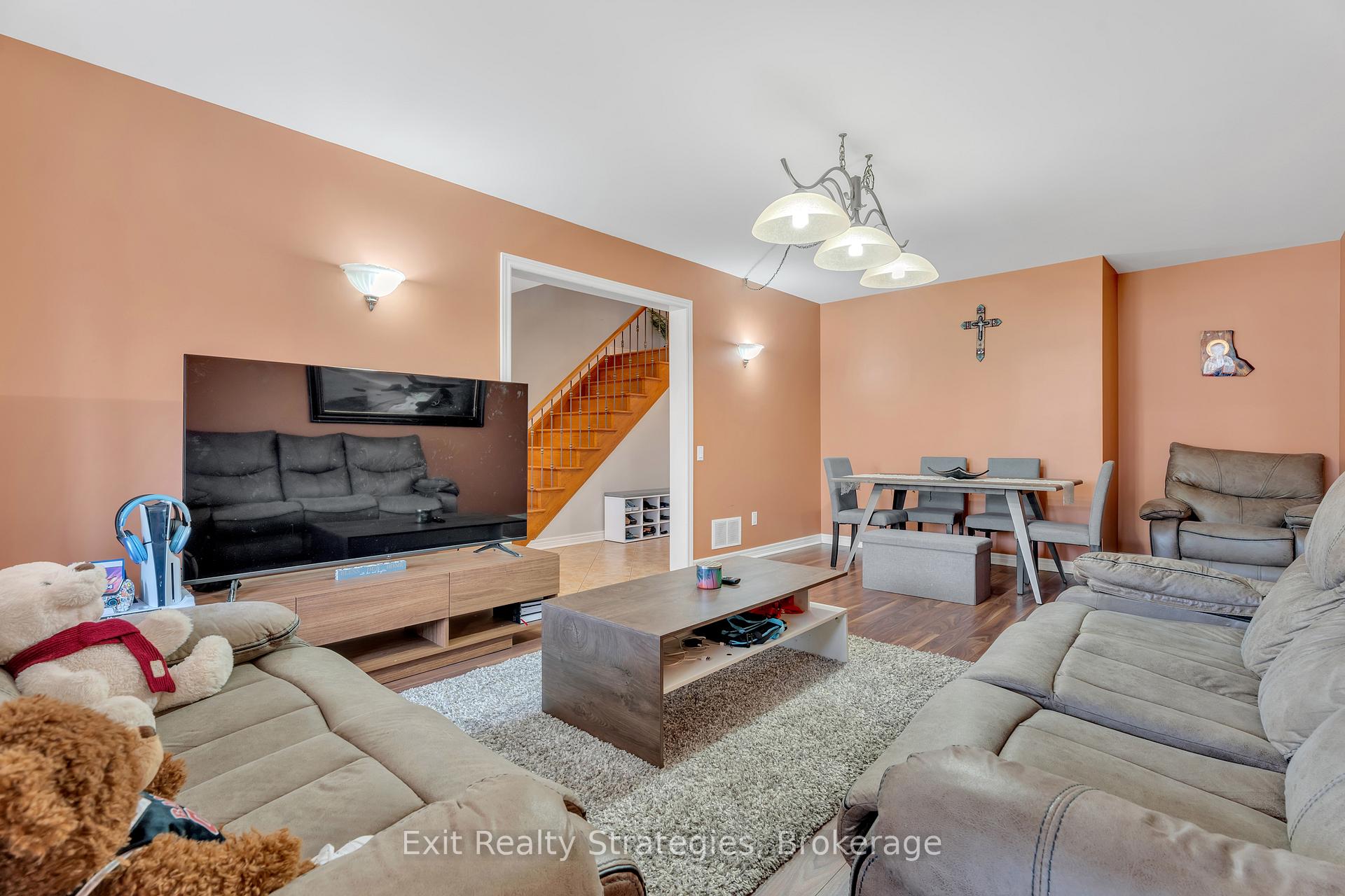 Photo 7 of 18 Briarwood Drive, St. Catharines, Rykert/Vansickle — HOMEH