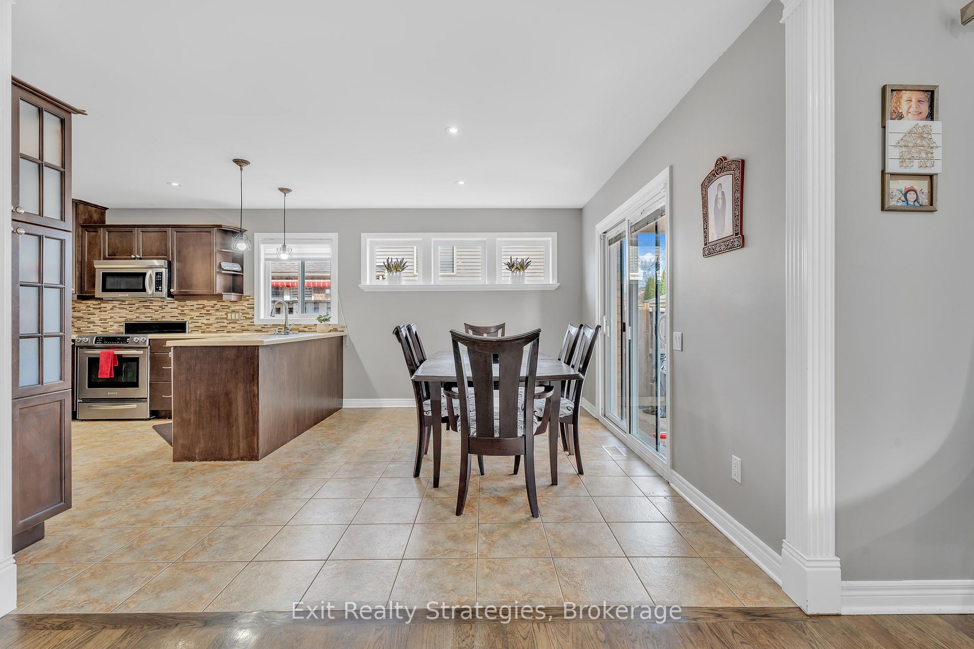 Photo 11 of 18 Briarwood Drive, St. Catharines, Rykert/Vansickle — HOMEH