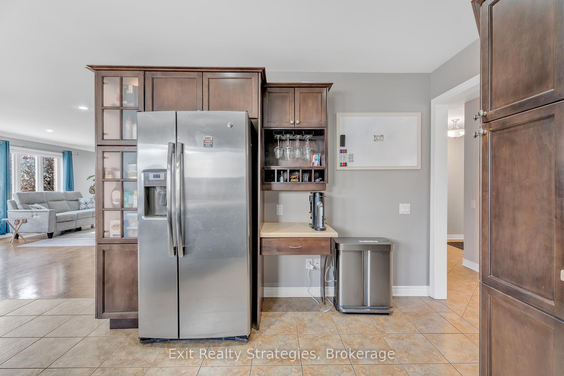 Photo 14 of 18 Briarwood Drive, St. Catharines, Rykert/Vansickle — HOMEH