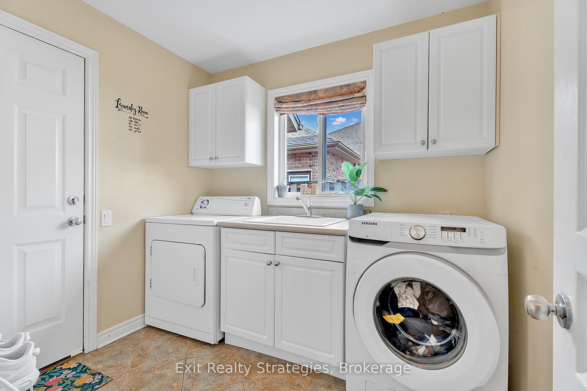 Photo 15 of 18 Briarwood Drive, St. Catharines, Rykert/Vansickle — HOMEH