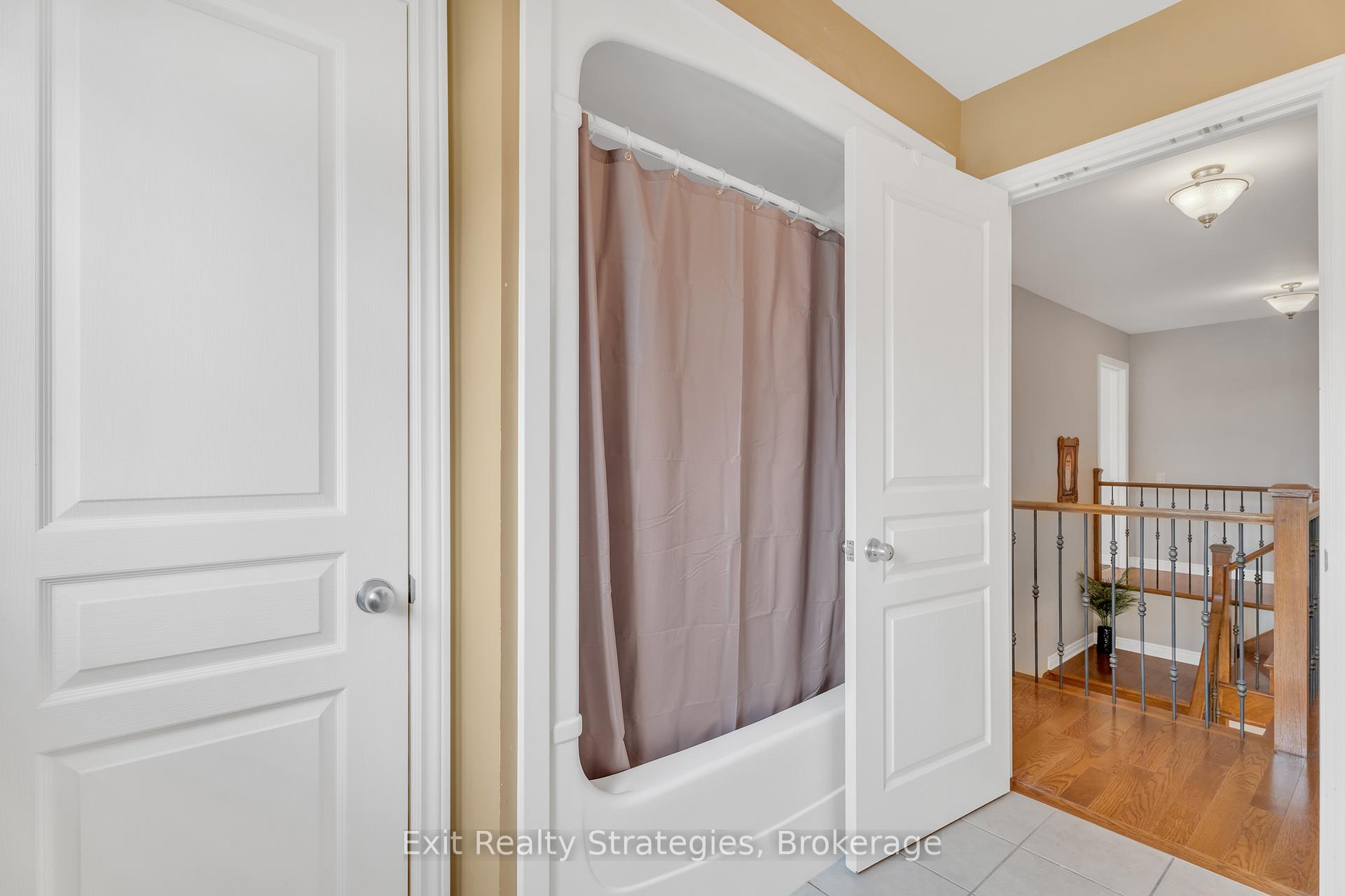 Photo 21 of 18 Briarwood Drive, St. Catharines, Rykert/Vansickle — HOMEH