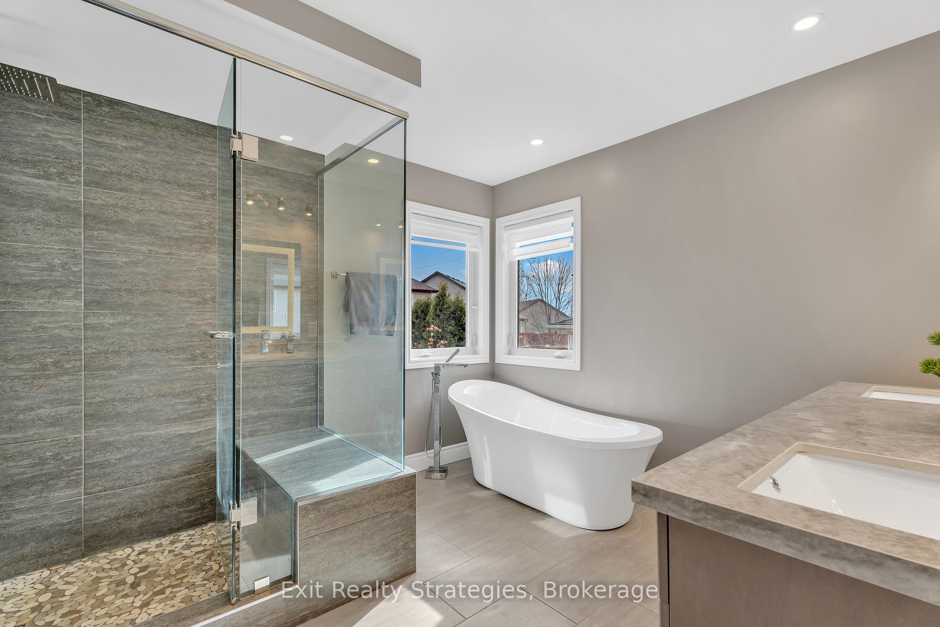Photo 25 of 18 Briarwood Drive, St. Catharines, Rykert/Vansickle — HOMEH