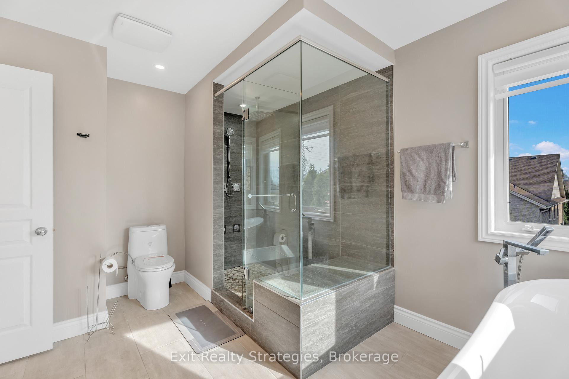 Photo 27 of 18 Briarwood Drive, St. Catharines, Rykert/Vansickle — HOMEH