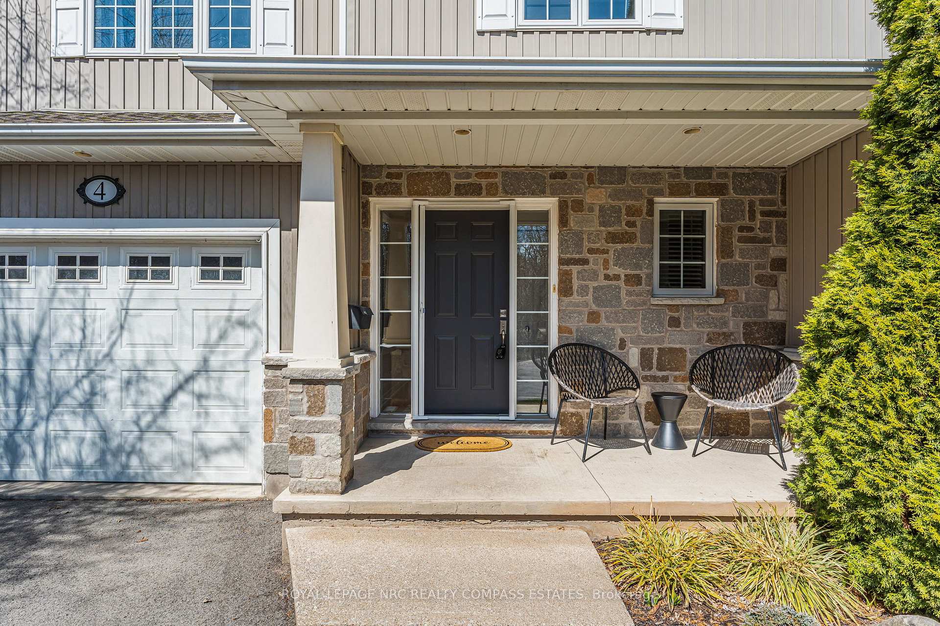 Photo 3 of Unit 4, 41 Broadway Avenue, St. Catharines, Port Weller — HOMEH