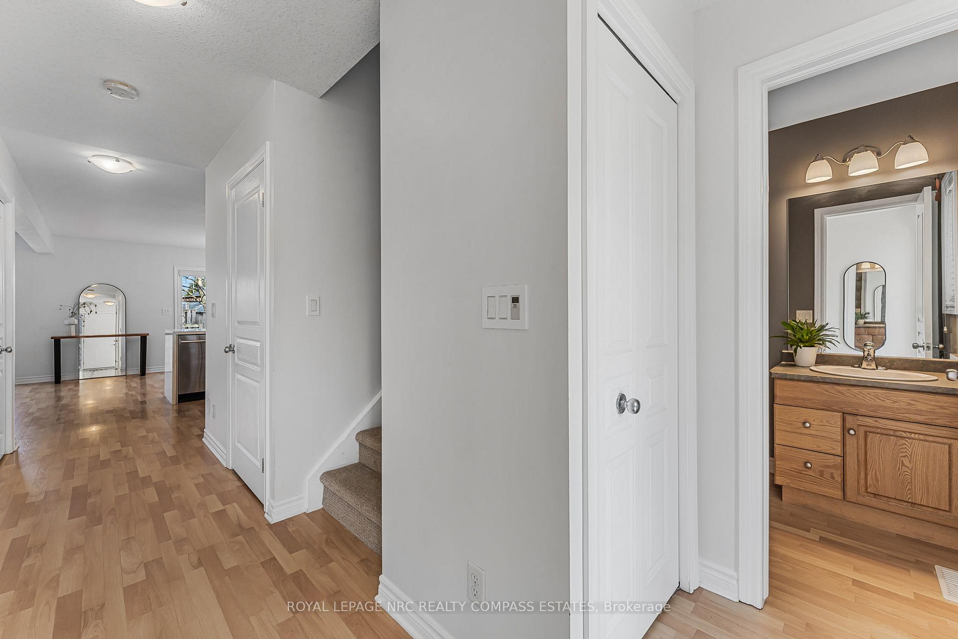 Photo 4 of Unit 4, 41 Broadway Avenue, St. Catharines, Port Weller — HOMEH