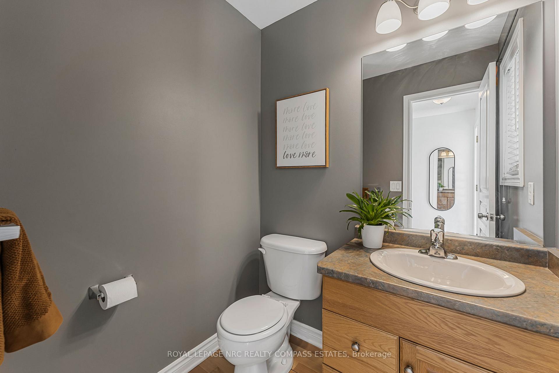 Photo 5 of Unit 4, 41 Broadway Avenue, St. Catharines, Port Weller — HOMEH